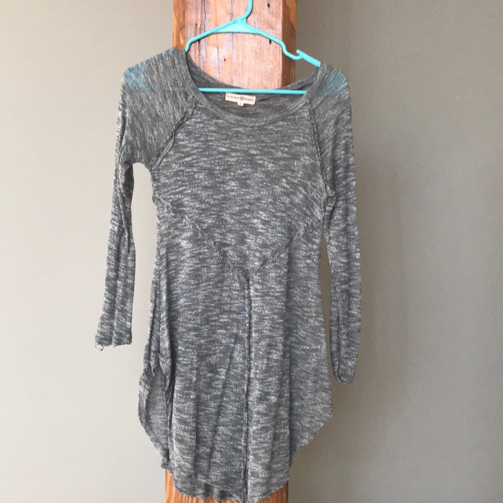 Light sweater! Long fit.